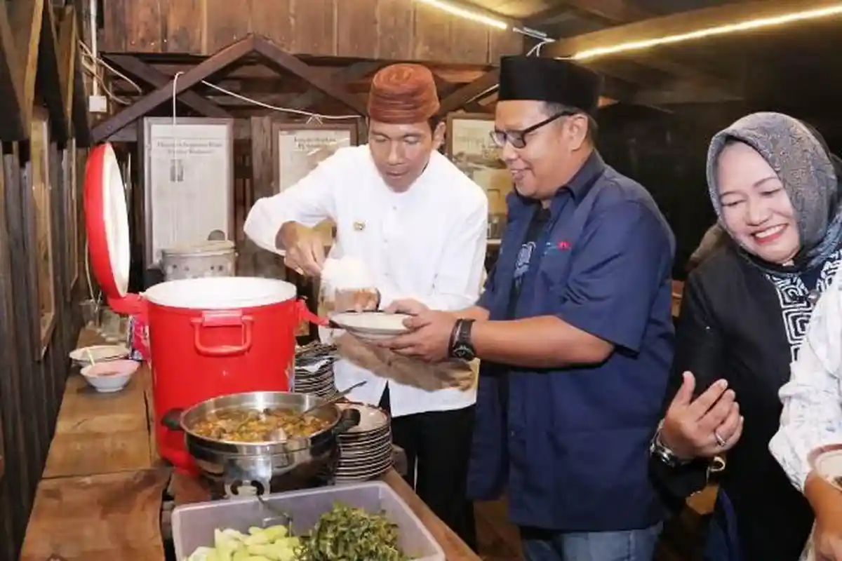 Pj Gubernur Cari Ade Mayasanto, Pemred Bangka Pos yang Baru