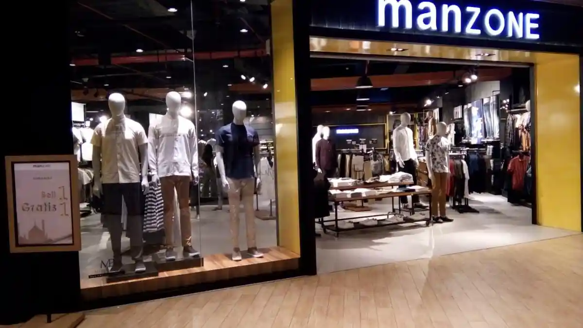 Pakaian Pria Promo di Manzone Nipah Mal Makassar, Beli Satu Dapat Dua