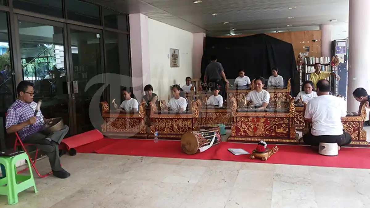 Jadi Minoritas di Jakarta Tidaklah Mudah, Ini yang Dilakukan Kompyang Raka