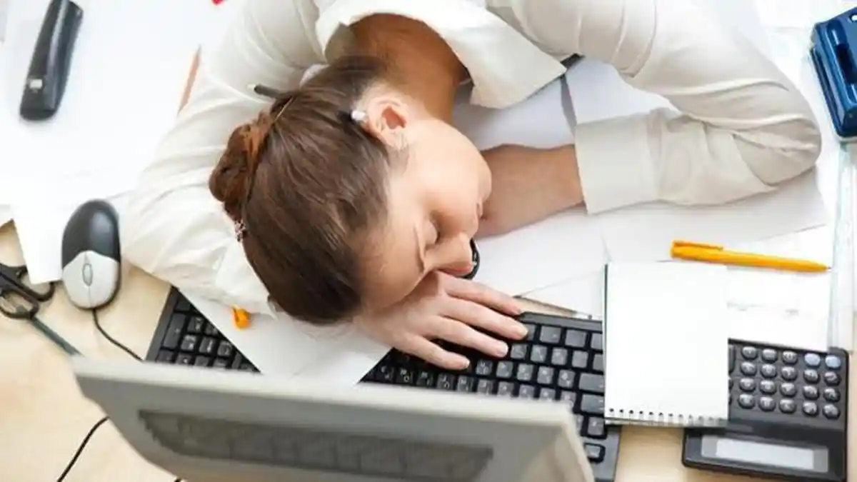Waspada, Duduk Terlalu Lama di Depan Komputer Tak Baik untuk Kesehatan, Ini Penjelasannya