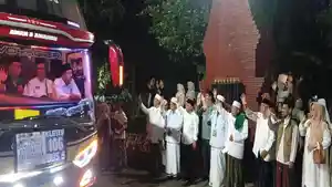 Suasana-haru-pemberangkatan-CJH-asal-Trenggalek.jpg