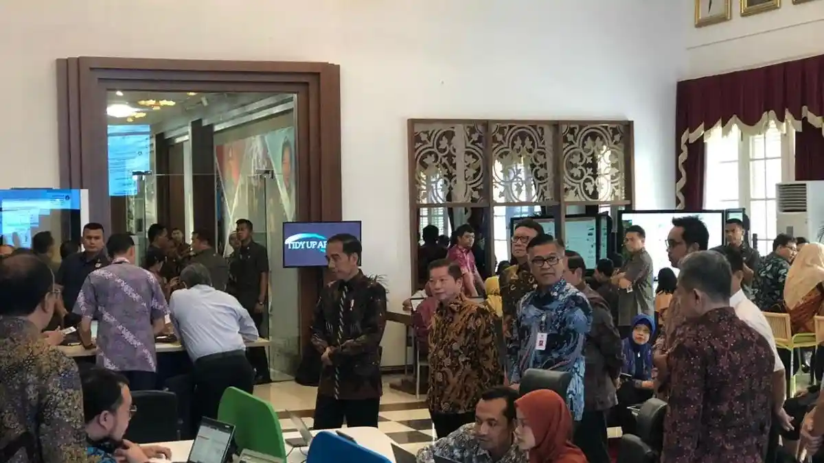 Presiden Jokowi Pantau Sistem Kerja Fleksibel di Kantor Bappenas