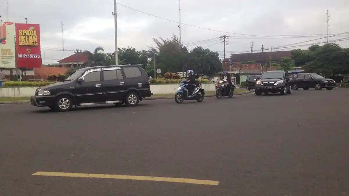 Info Lalu Lintas Jogja - Bundaran UGM Ramai Lancar