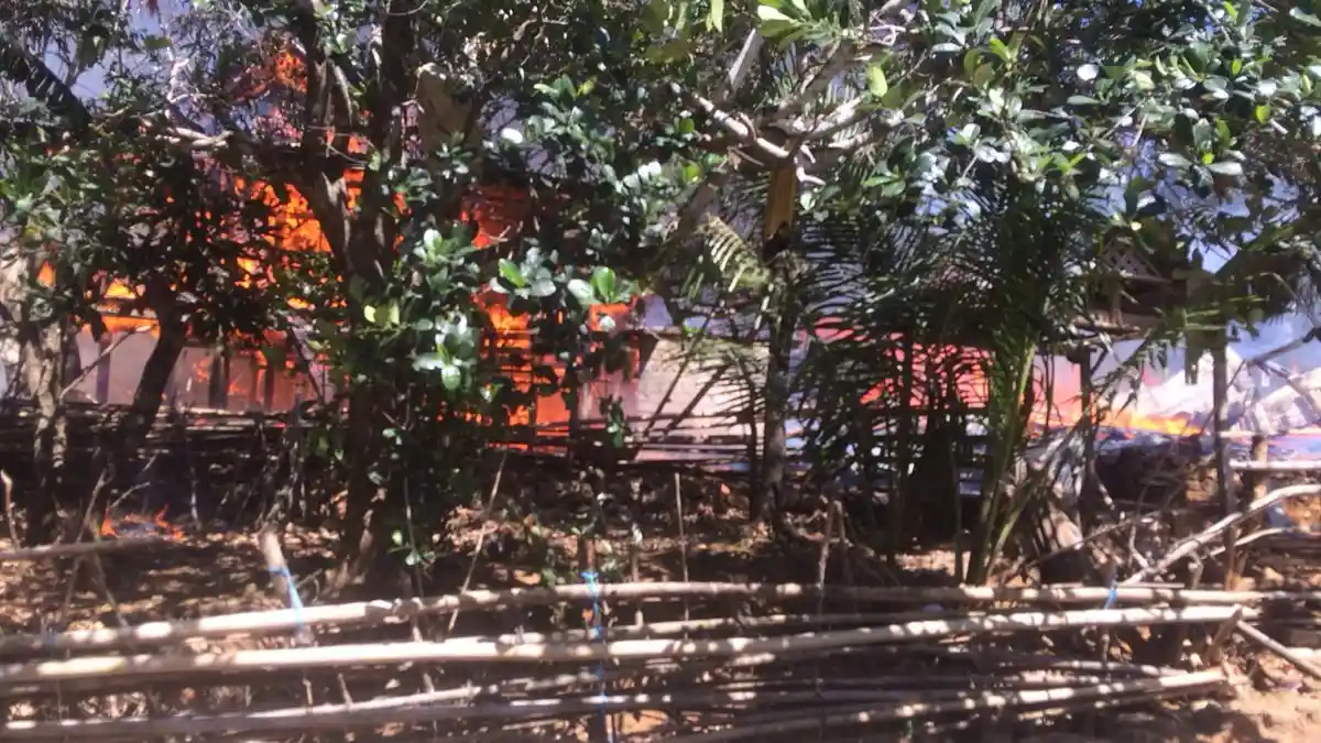 BREAKING NEWS: 2 Rumah Ludes Terbakar di Desa Bonto Birao Pangkep