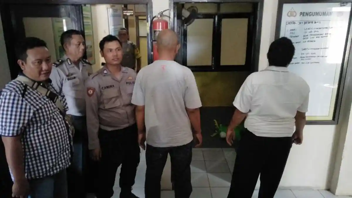 Peras Kepala SDN 1 Setupatok Mundu Cirebon, Dua Wartawan Abal-abal Diringkus Polisi