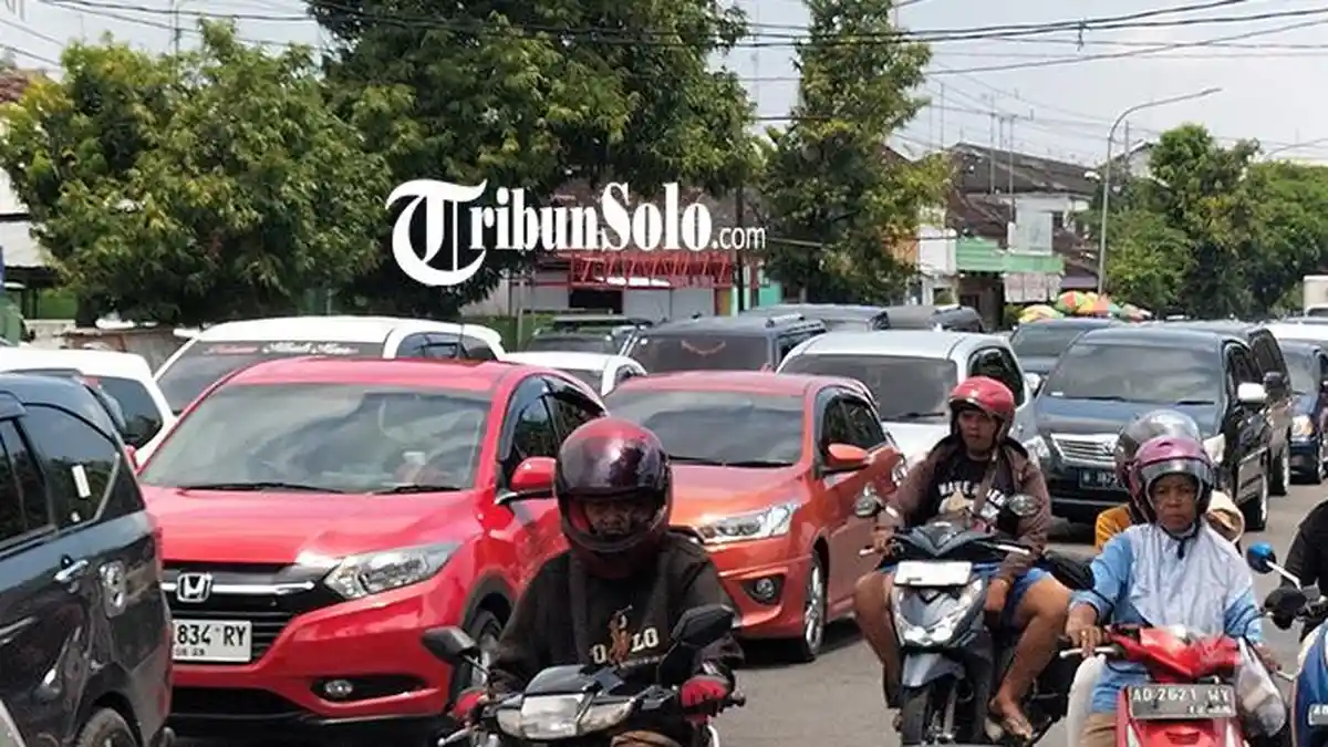 Kondisi Jalan Raya Sukowati Sragen Padat Lur! Ada Puluhan Ribu Kendaraan yang Melintas 