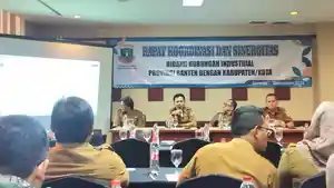 mi-menyerahkan-hasil-rapat-pl.jpg