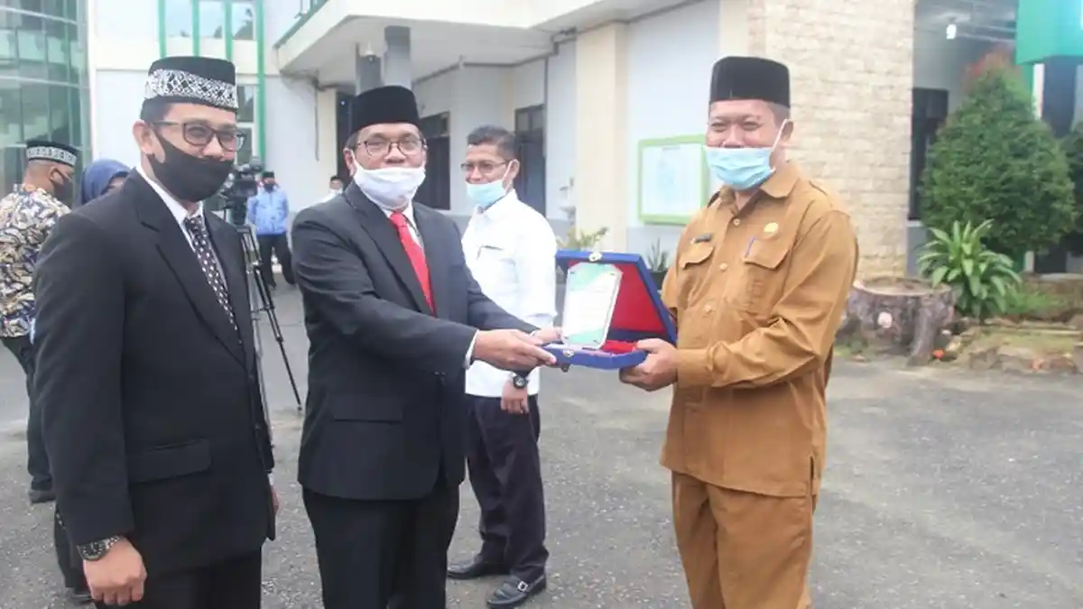Peringati HAB ke-75 Kemenag, Rektor IAIN Langsa Beri Penghargaan kepada Pemko dan Anggota DPR RI
