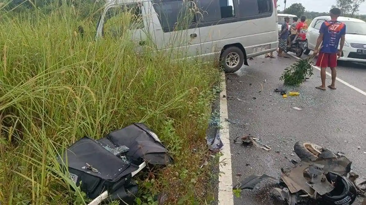 Kecelakaan Maut Tol Batang : Rombongan Pelajar Asal Depok Tabrak Truk Trailer, Dua Sopir Elf Tewas