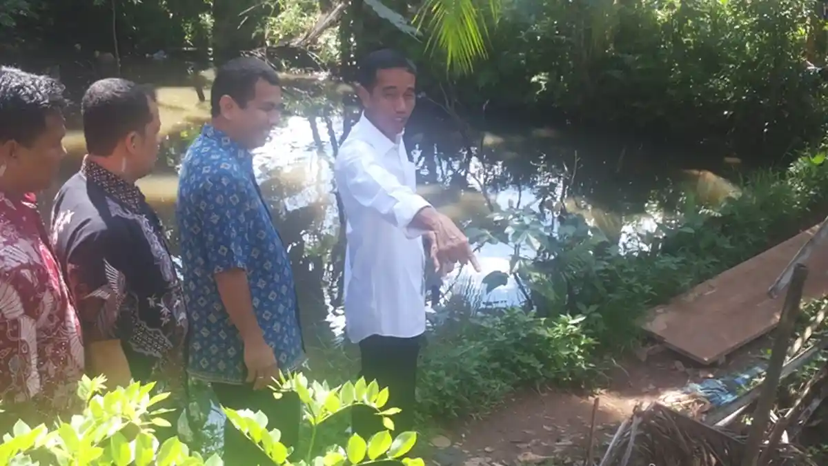 Jokowi Pantau Proses Pembangunan Waduk Brigif
