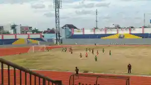 Persebata-hijau-versus-BMU-Alor-Pantar-merah.jpg