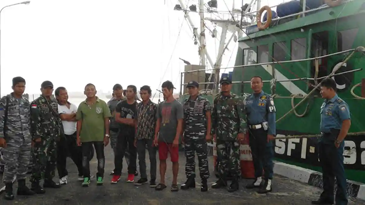 Kapal Berbendera Malaysia Ditangkap, Nakhoda dan ABK Warga Indonesia - nakhoda-dan-abk-asal-indonesia-di-kapal-berbendera-malaysia_20160920_193902.jpg