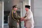 Momen Hangat Prabowo dan Menhan Kamboja