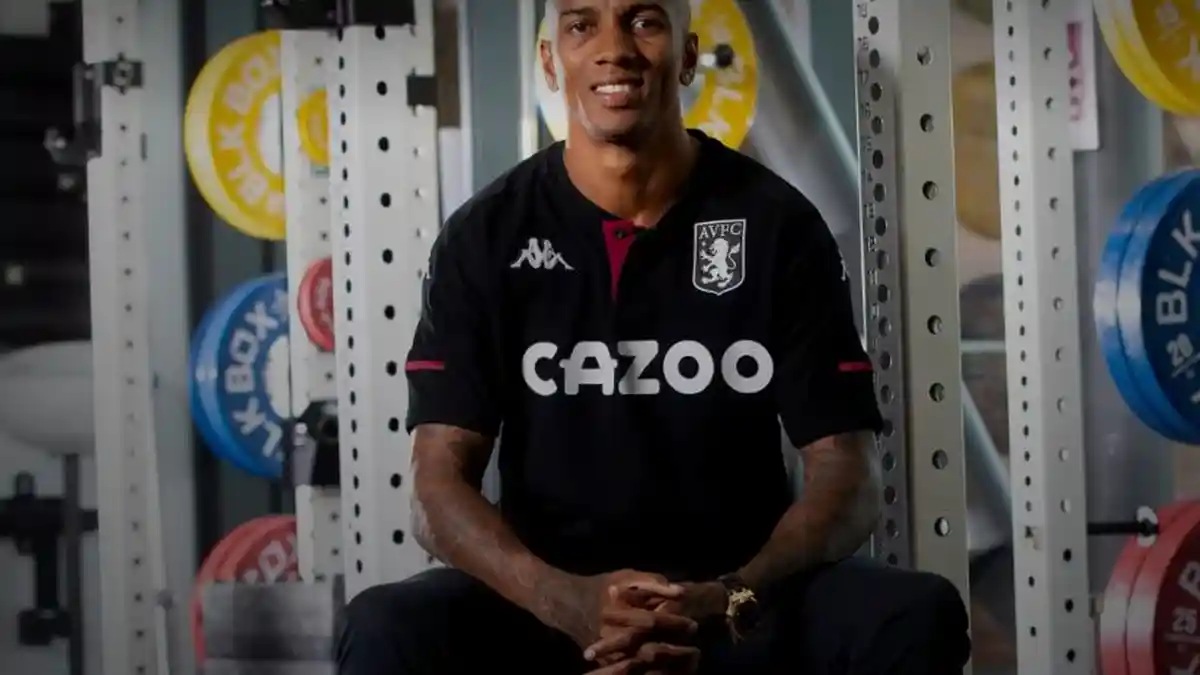TRANSFER Premier League: Aston Villa Umumkan Ashley Young Tinggalkan Klub