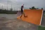 Bermain Skate Board di Comunity Center Pamulang