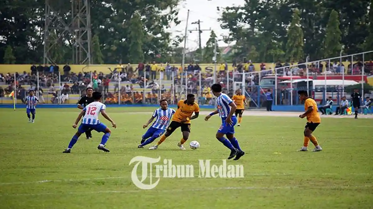 Berita Foto: PESTA GOL di Baharoeddin, PSDS Deliserdang Gilas Ratakan PSPS Riau dengan Skor 3-0 - 17092023_MELEPASKAN-DIRI_ABDAN-SYAKURO-1.jpg