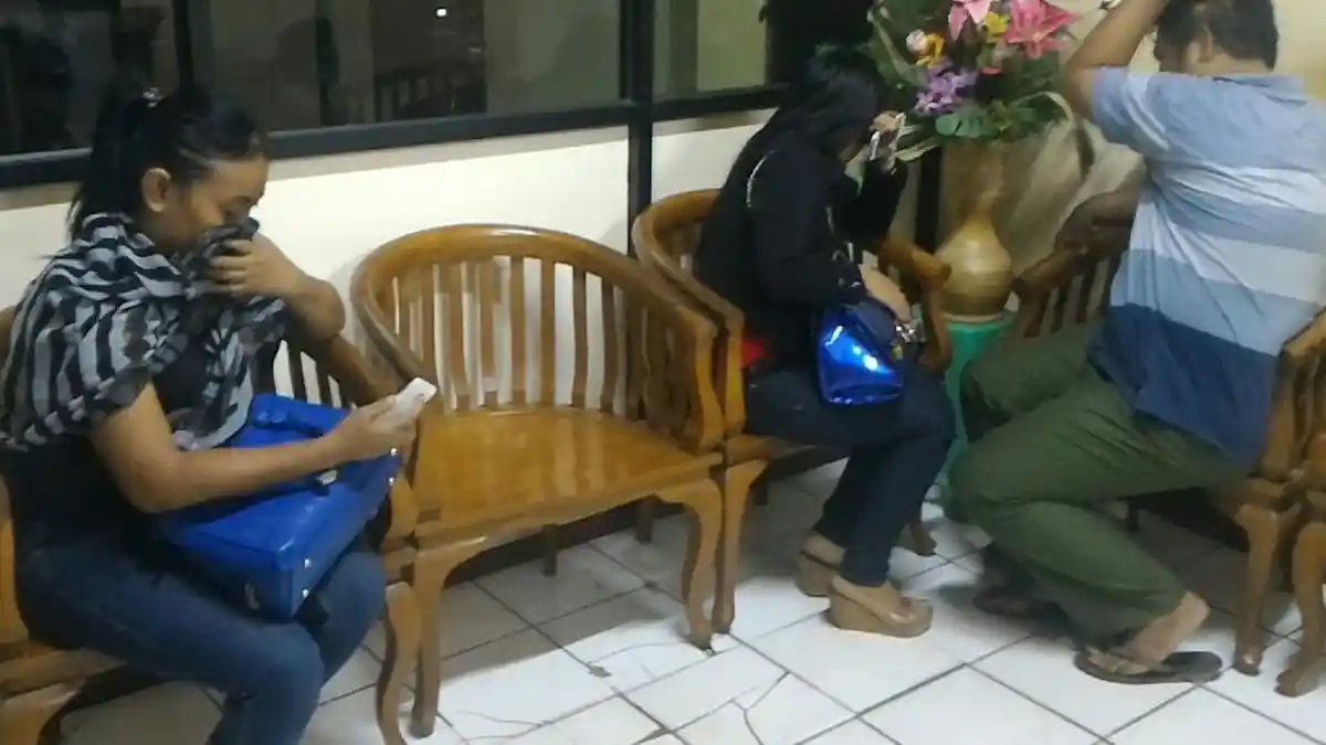 Gerebek Salon Mesum, Dua Wanita Tanpa Busana Diamankan