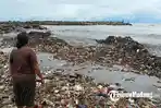 seorang-warga-saat-berada-di-tengah-tumpukan-sampah.jpgsampah-menumpuk-di-pantai-muaro-lasak.jpgwarga-saat-berada-di-pantai-muaro-lasak-padang.jpgseorang-bocah-bermain-di-pantai-muaro-lasak-padang.jpg