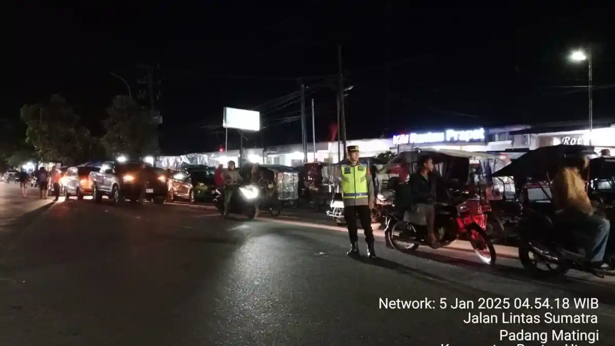 Personel Pos Terpadu 1 Stasiun KAI Rantauprapat Pastikan Kelancaran Arus Balik Tahun Baru 2025