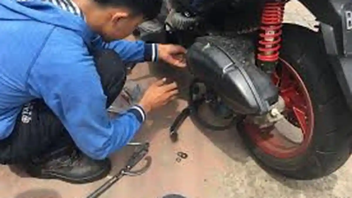 Tips Mengetahui Waktunya Ganti Busi Motor  Tanpa Tunggu Mogok