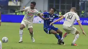 jabar/Persija-Jakarta-Persib-Bandung-Ezra-Walian.jpg