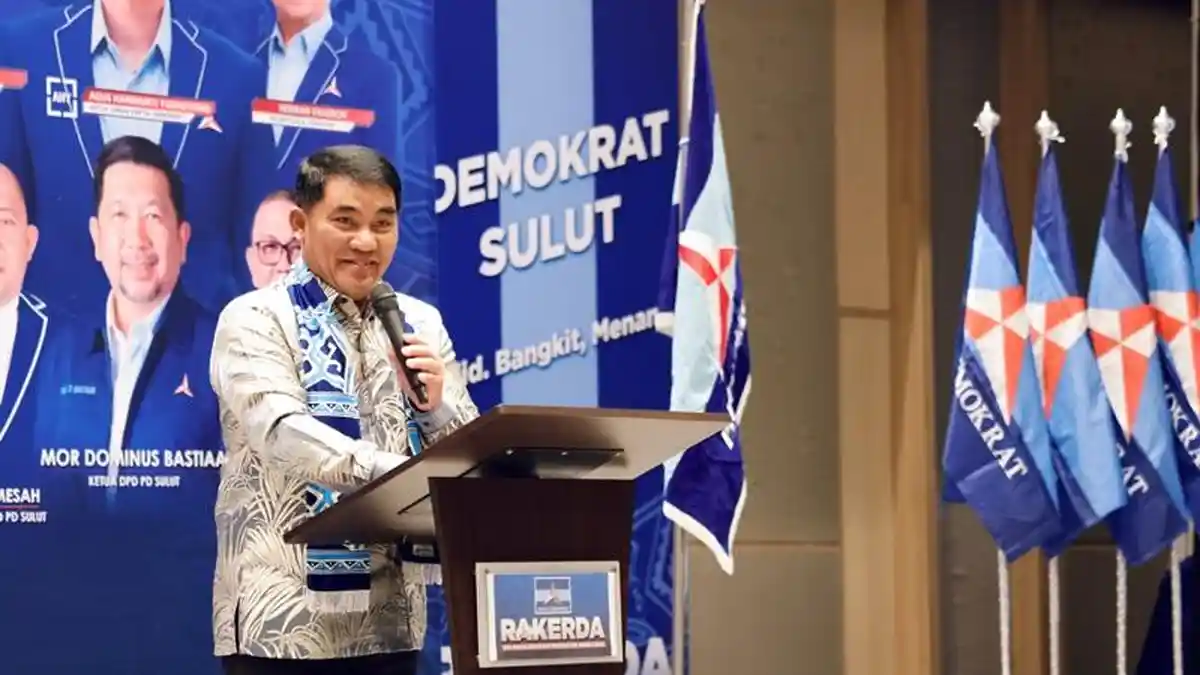 Gubernur Sulut Yulius Selvanus Komaling Hadiri Rakerda Partai Demokrat