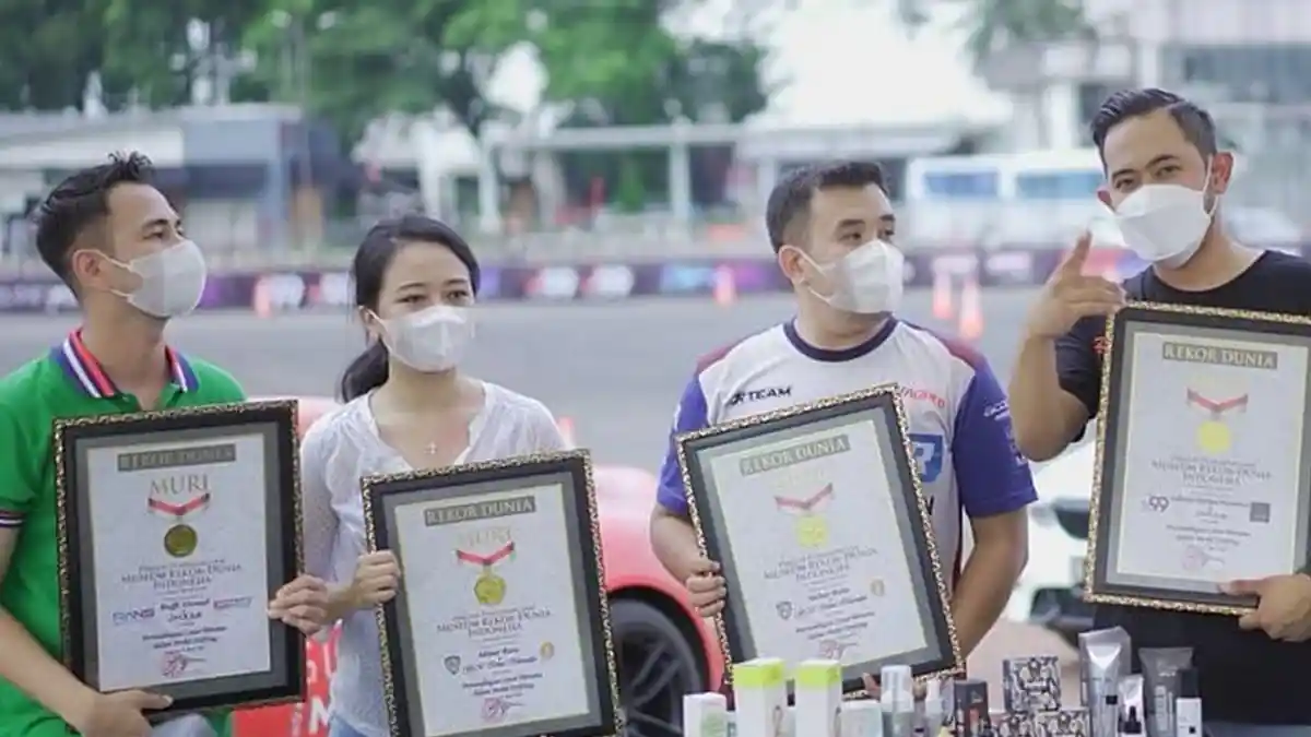 Raffi Ahmad dan Irene Sukandar Pecahkan Rekor MURI, Main Catur di Mobil Drifting