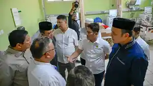 Tim-Pansus-LKPJ-DPRA-memeriksa-kondisi-ruangan-RSUDZA.jpg