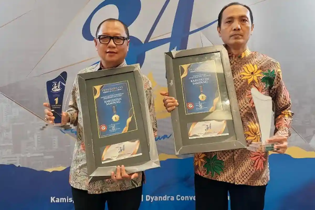 Pemkab Sampang Raih 2 Penghargaan di Surya Awarding 2023, Katagori Penurunan Kemiskinan dan Stunting
