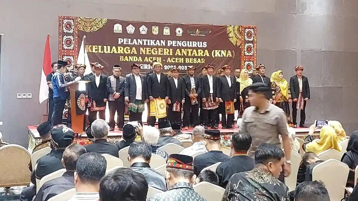 Gubernur Aceh Lantik Pengurus Keluarga Negeri Antara Periode 2025-2030 di Banda Aceh 