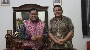 Eddy-Berutu-dan-Mantan-DPR.jpg