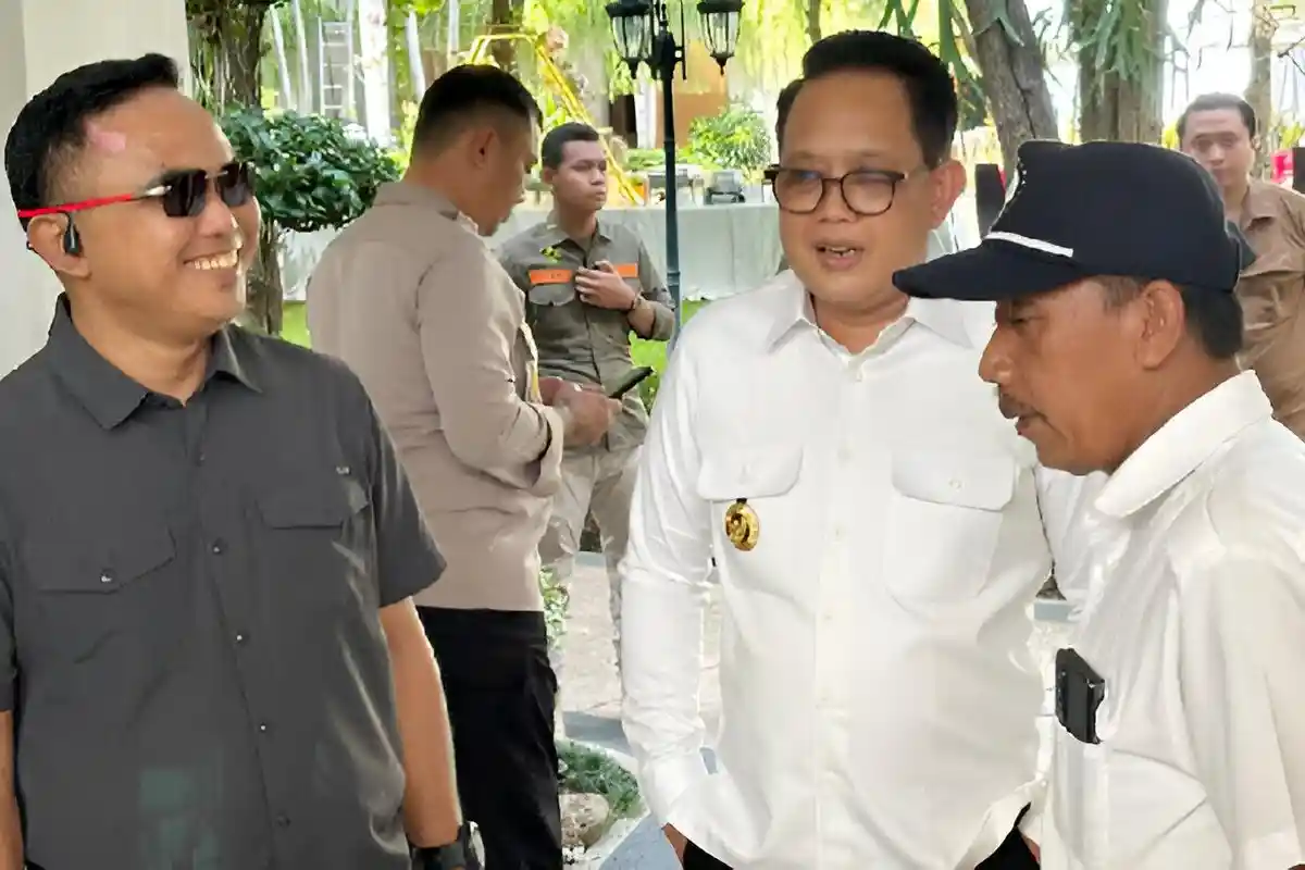 Aksi May Day 2024, Pj Gubernur Jatim Adhy Karyono Ajak Audensi Perwakilan Buruh Secara Tertutup