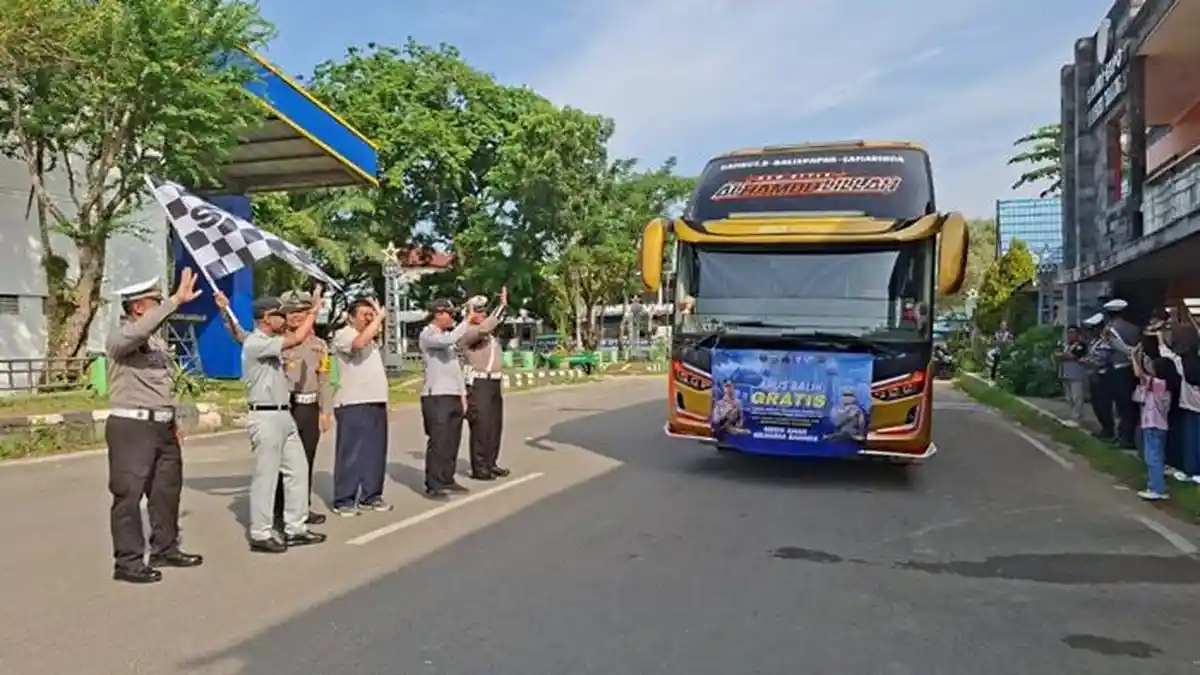 Puluhan Penumpang Manfaatkan Angkutan Arus Balik Gratis Polres Tabalong, Motor Pun Ikut Diangkut