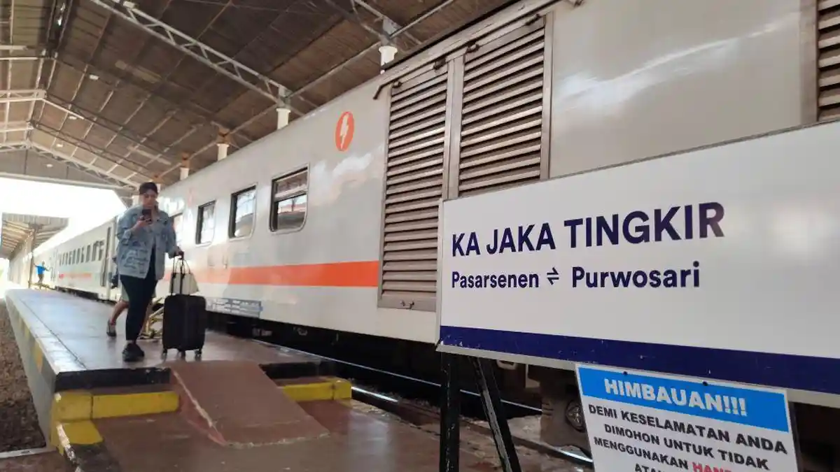 PT KAI Daop 3 Cirebon Siapkan 64.740 Tiket Untuk Libur Nataru, Ada Promo Diskon 20 Persen