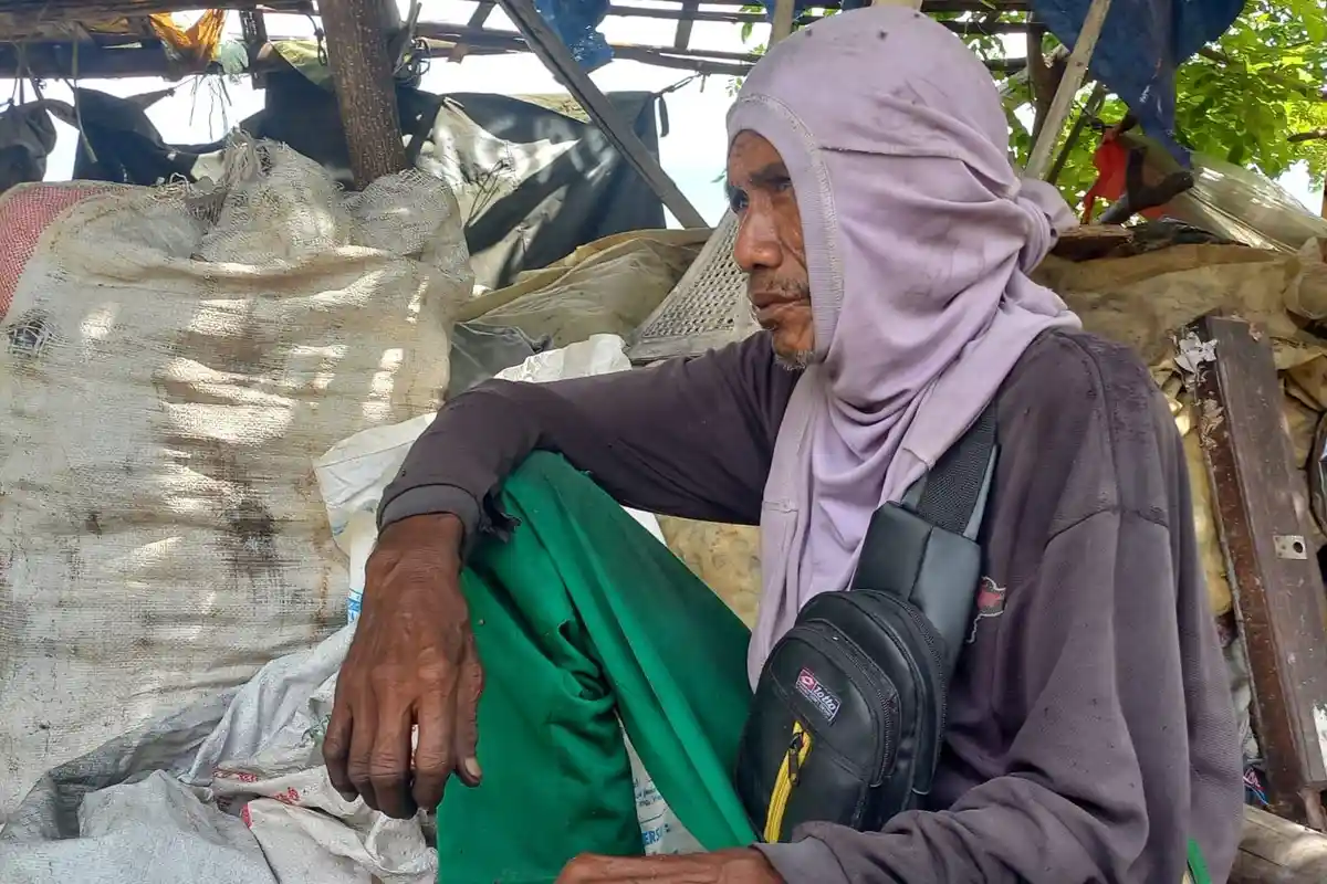 Cerita Stefanus Sino Hidup dari Sampah Demi Menyokong Hidup Keluarganya