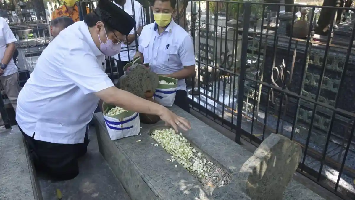 Airlangga Ziarah ke Astana Oetara, Masih Keturunan Trah Mangkunegara