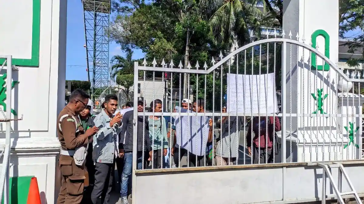Belasan Mahasiswa Seruduk Kejati Maluku: Usut Tuntas Dugaan Korupsi Sekda Maluku