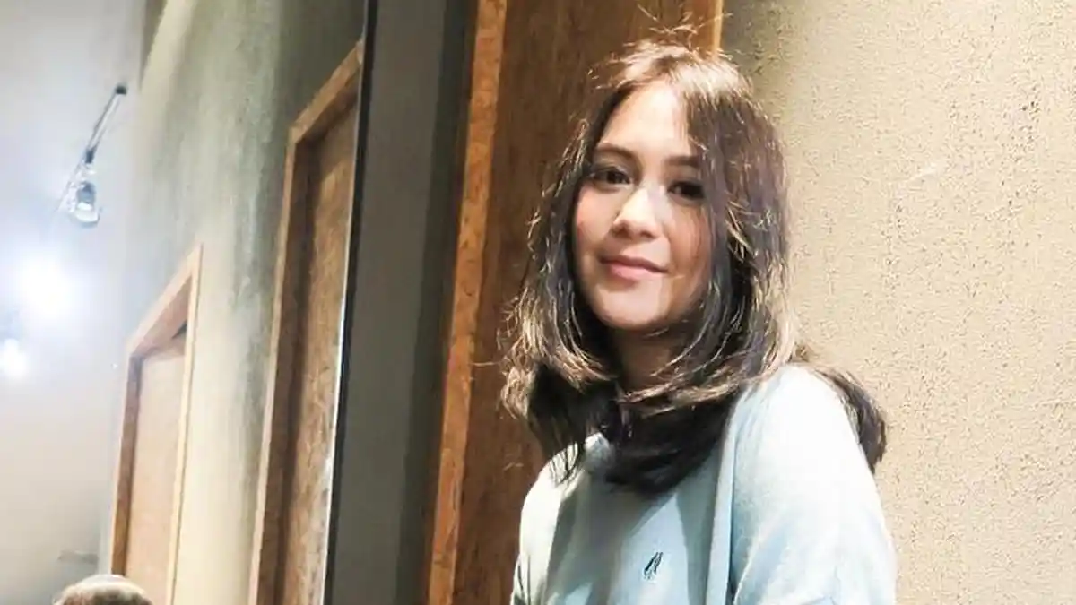Sibuk Belanja Sepatu, Wajah Cantik Caca Tengker Ini Sukses Bikin Netizen Terpesona!