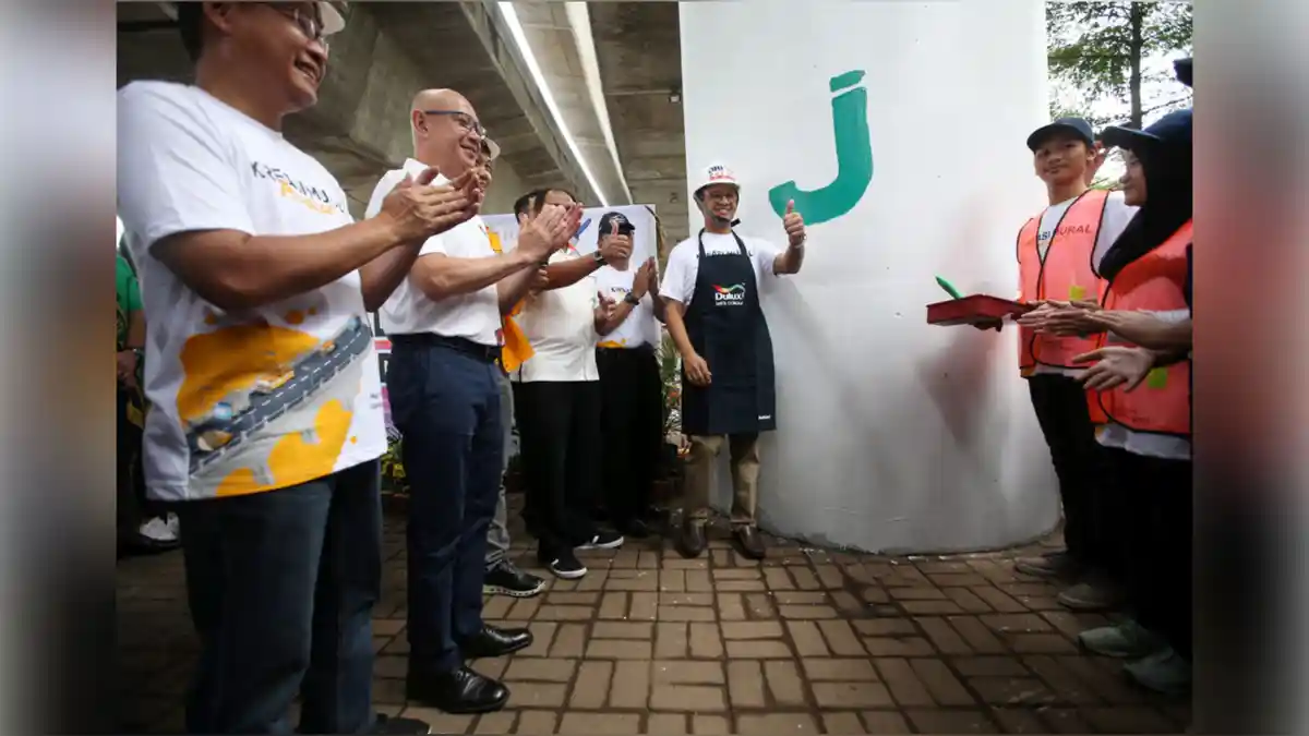 Anies Dukung Program Mural di Tiang Beton JLNT