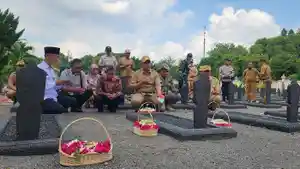 Merawat-Prinsip-Jas-Merah-Lewat-Ziarah-Pahlawan-Nasional-di-Momen-HUT-Ke-79-Pemkot-Yogya.jpg