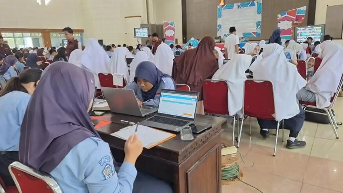 Soal dan Kunci Jawaban Bahasa Inggris Kelas 9 Halaman 49 50 51: Language Focus