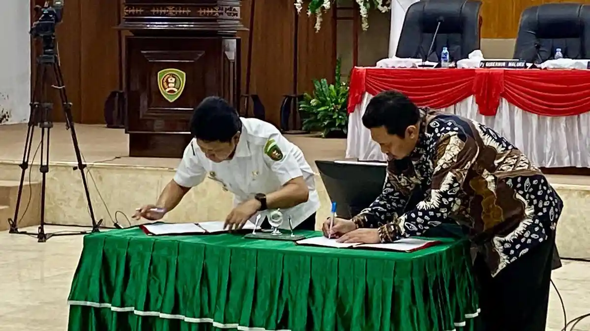 DPRD dan Pemprov Maluku Tanda Tangan Nota Kesepakatan Bersama KUPA-PPAS Perubahan APBD 2024