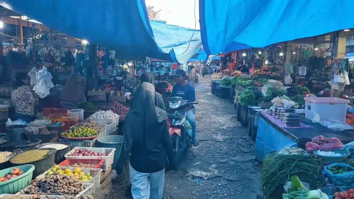 Harga Bawang Putih dan Tomat Alami Penurunan di Pasar Sidikalang, Berikut Daftarnya