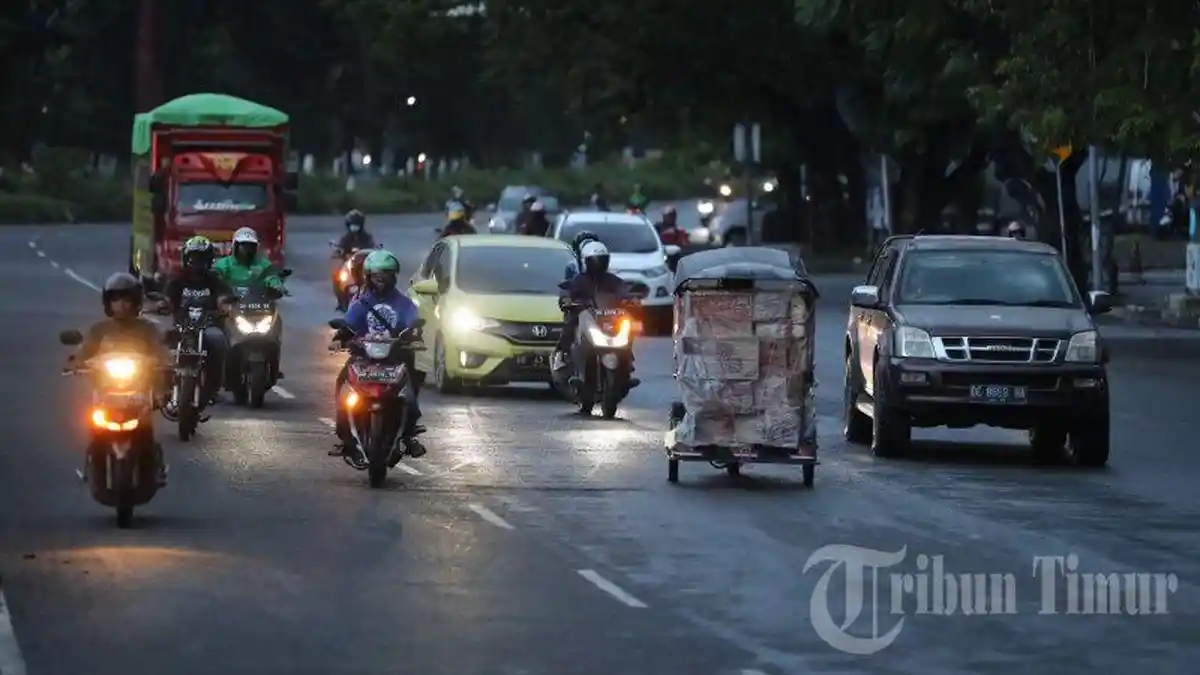 FOTO: Jalan Pettarani Makassar Ramai Kendaraan - suasana-jalan-ap-pettarani-makassa4.jpg