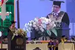 Abdul-Halim-Iskandar-saat-menghadiri-langsung-Pengukuhan-Profesor-Honoris-Causa-dari-UNESA.jpg