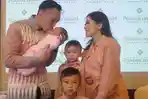 edhie-baskoro-yudhoyono-didampingi-istri-siti-ruby-aliya-rajasa_20180102_182535.jpg