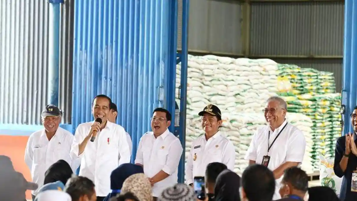 Ikut Presiden Kunker hingga Bagibagi Bantuan, Pj Gubernur: Terima Kasih Bapak Presiden