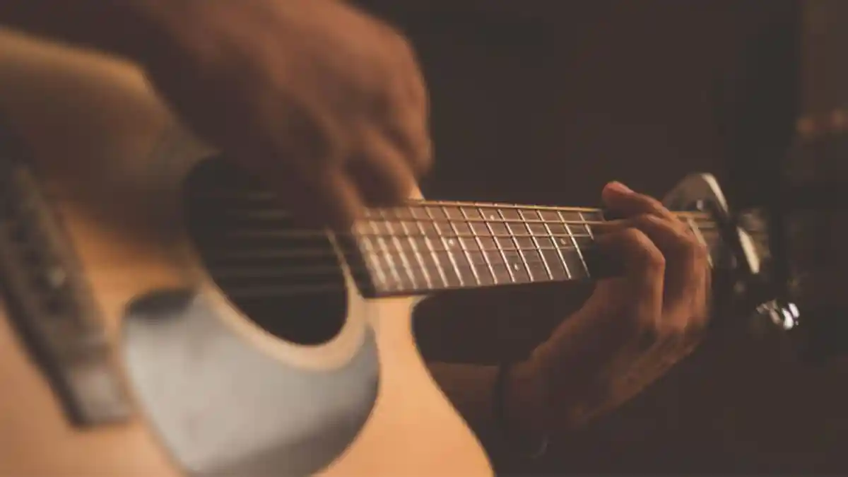 Lirik Jolma Biasa Serta Kunci Gitar Lagu Jolma Biasa
