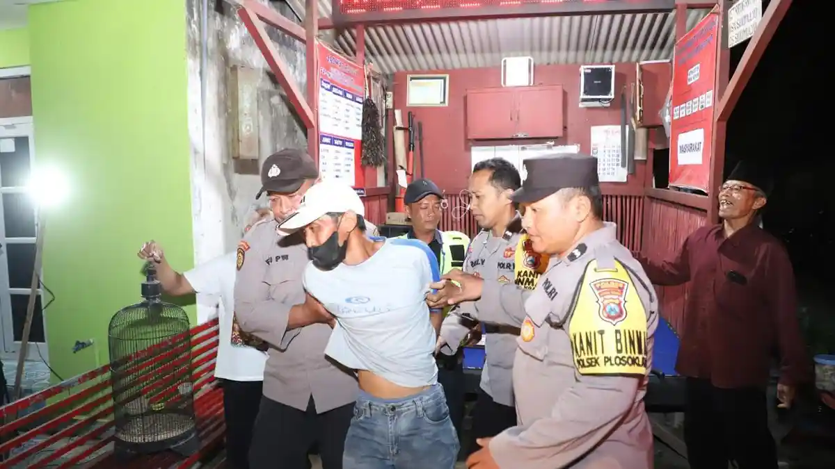 Simulasi Satkamling di Wates Kediri, Warga Dilatih Tangani Konflik hingga Pencurian