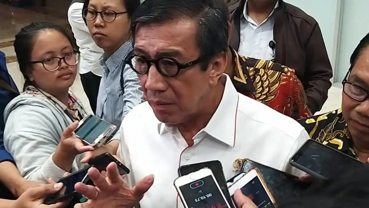 Yasonna Laoly Tepis Tudingan Buang Badan Copot Ronny Sompie dari Dirjen Imigrasi